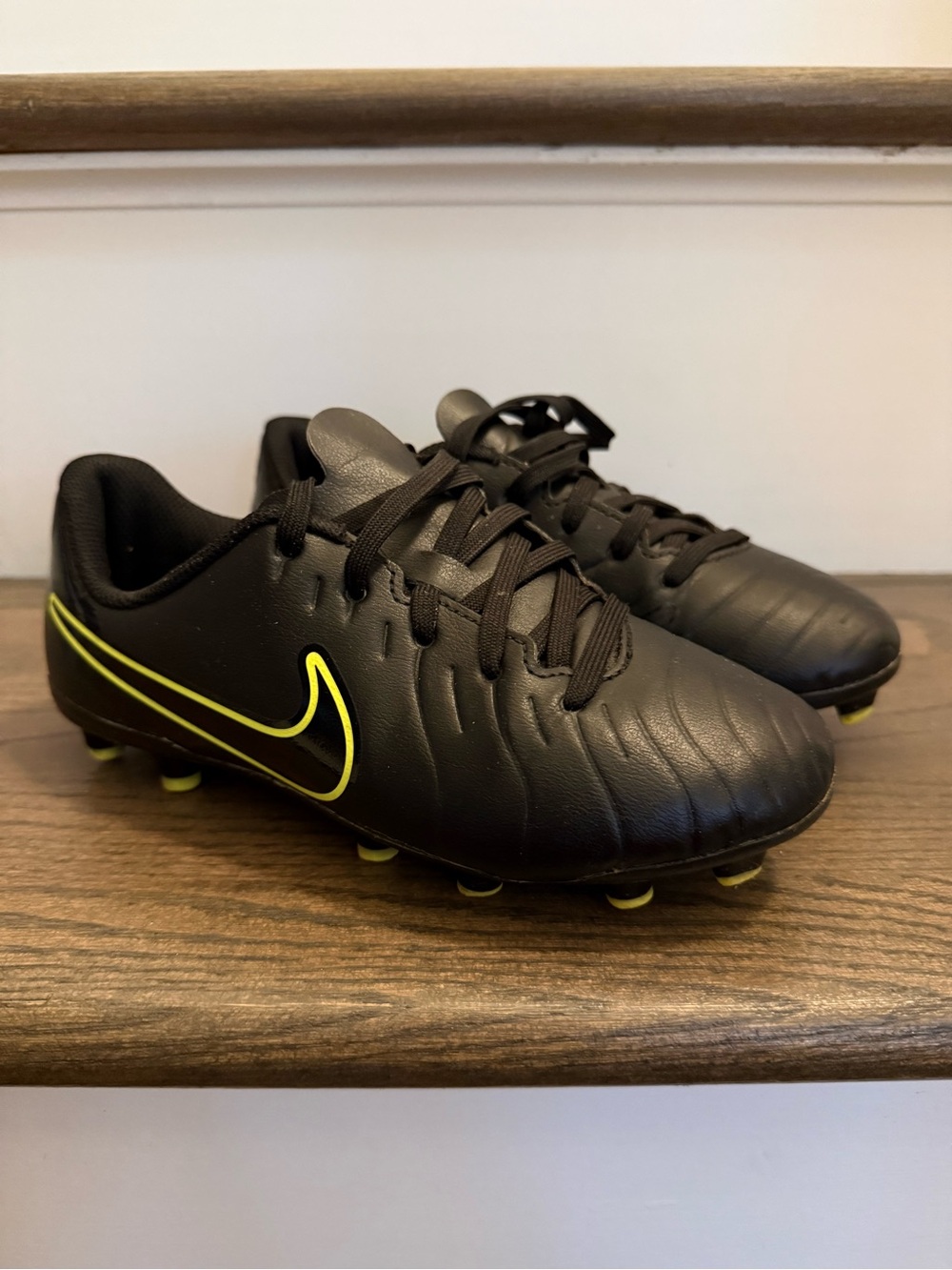 Auth Nike Kids' Tiempo Legend 10 Club FG Soccer Cleats, size 2.5Y